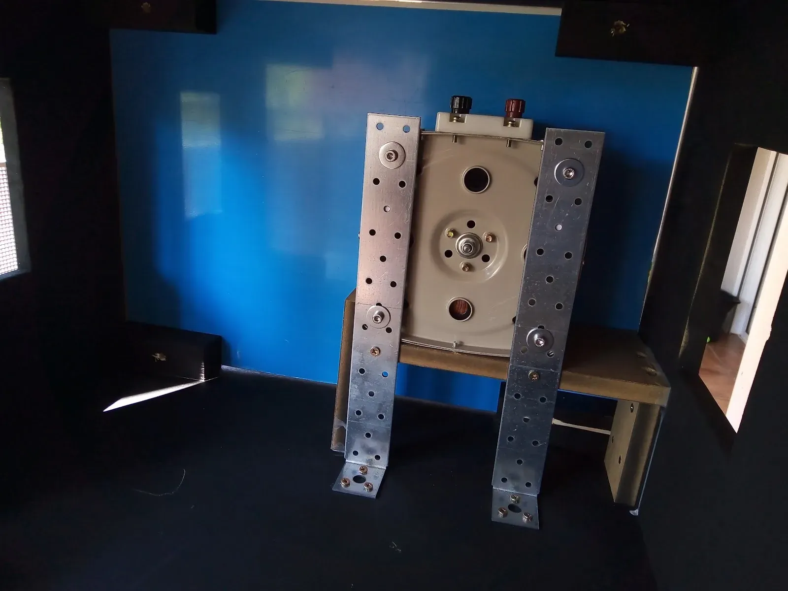 VARIAC montado sobre la balda