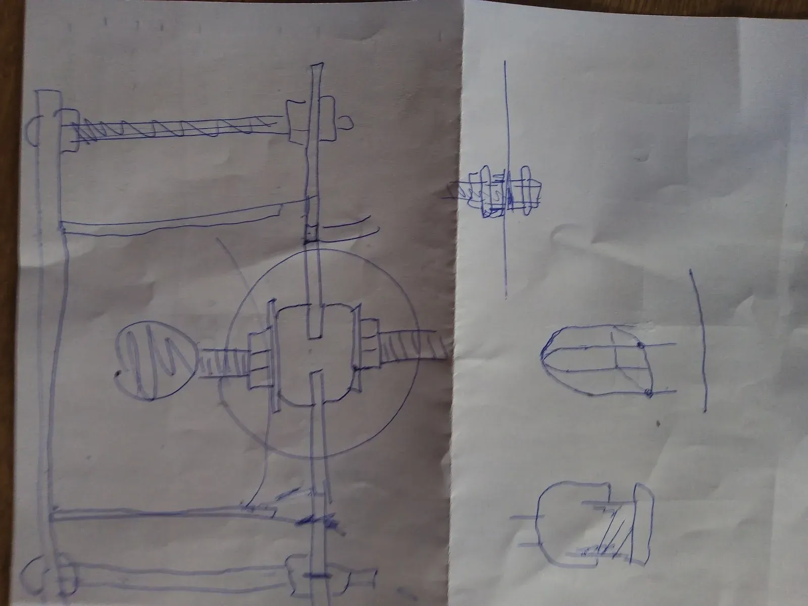 Boceto a bolígrafo del conjunto